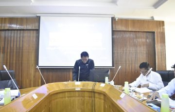 ပြည်နယ်လွှတ်တော်ဥက္ကဋ္ဌ၊ ဒုတိယဥက္ကဋ္ဌ၊ လွှတ်တော်ကိုယ်စားလှယ်များ၊ ဥပဒေပြုရေးဆိုင်ရာ ကော်မတီဝင်များ၊ ပြည်သူ့‌ငွေစာရင်းစိစစ်ရေး၊ ဘဏ္ဍာရေးစီမံကိန်းနှင့်စီးပွားရေးဆိုင်ရာကိစ္စရပ် များ လေ့လာသုံးသပ်ရေး ကော်မတီဝင်များအား မွန်ပြည်နယ်ဒေသန္တရစီမံကိန်းဥပဒေနှင့်  ဘဏ္ဍာငွေအရအသုံးဆိုင်ရာ ဥပဒေတို့အား ရှင်းလင်းတင်ပြခြင်း အခမ်းအနား